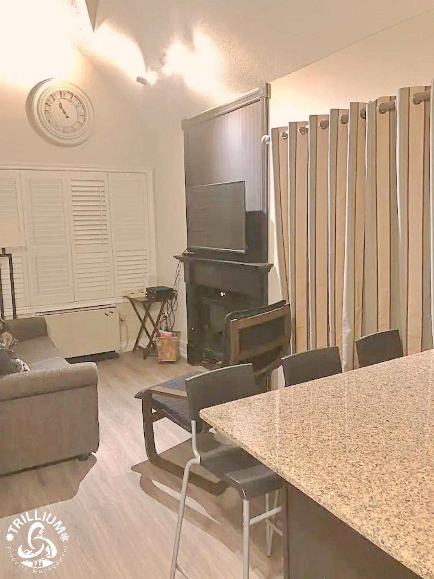 Blue Mountain, Collingwood - Loft Condo, Sleeps 4 Блу-Маунтинс Экстерьер фото