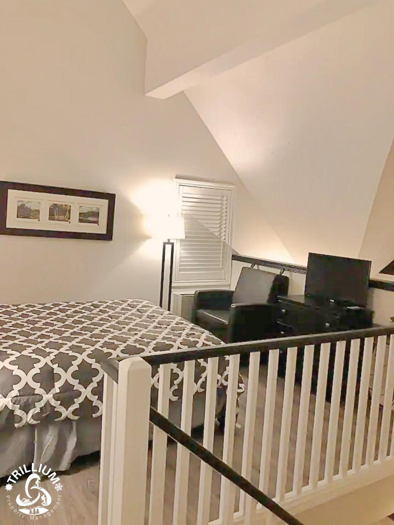 Blue Mountain, Collingwood - Loft Condo, Sleeps 4 Блу-Маунтинс Экстерьер фото