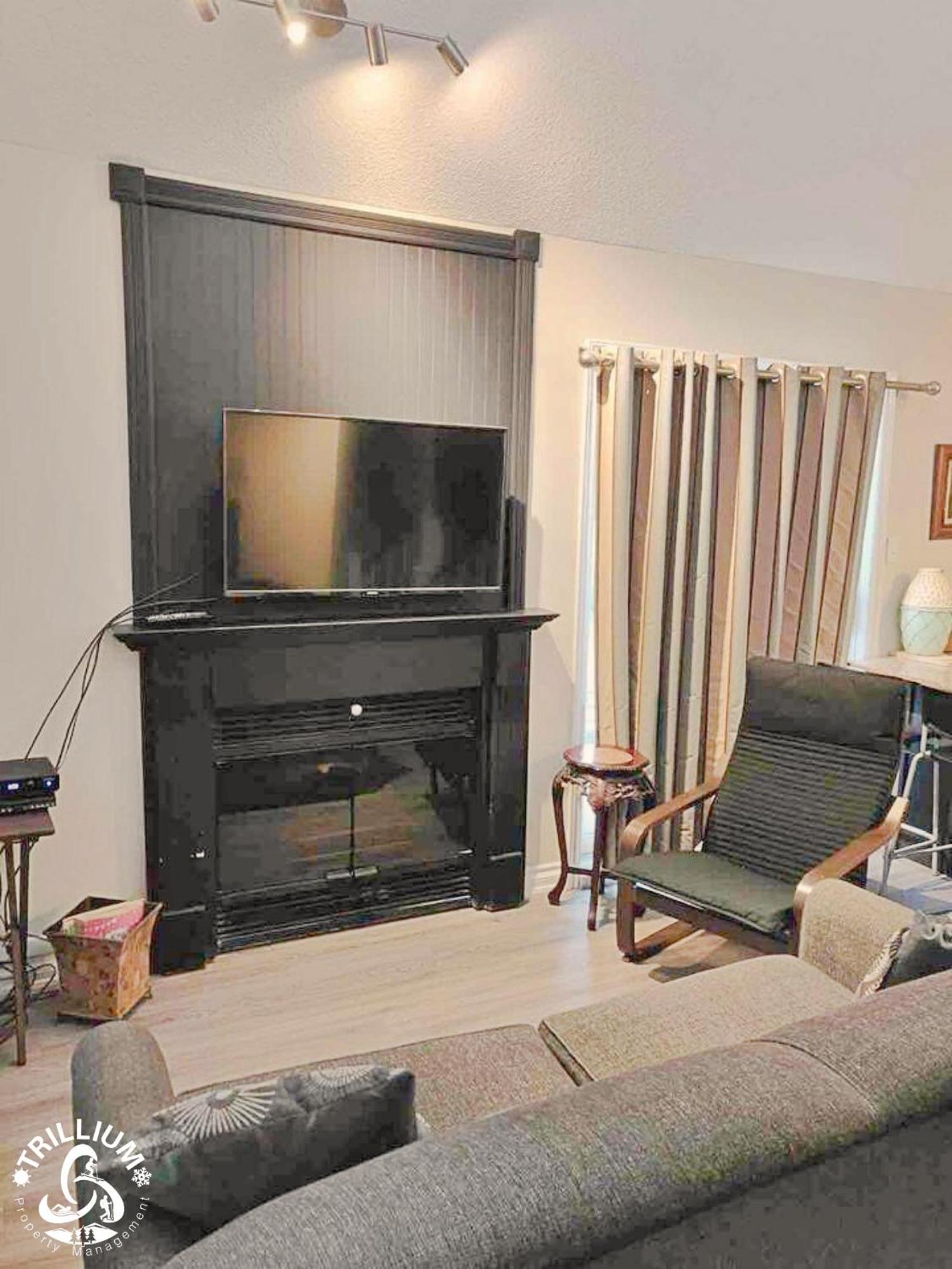 Blue Mountain, Collingwood - Loft Condo, Sleeps 4 Блу-Маунтинс Экстерьер фото