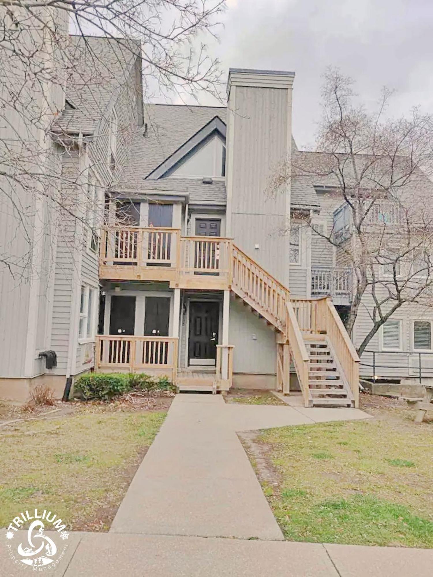 Blue Mountain, Collingwood - Loft Condo, Sleeps 4 Блу-Маунтинс Экстерьер фото